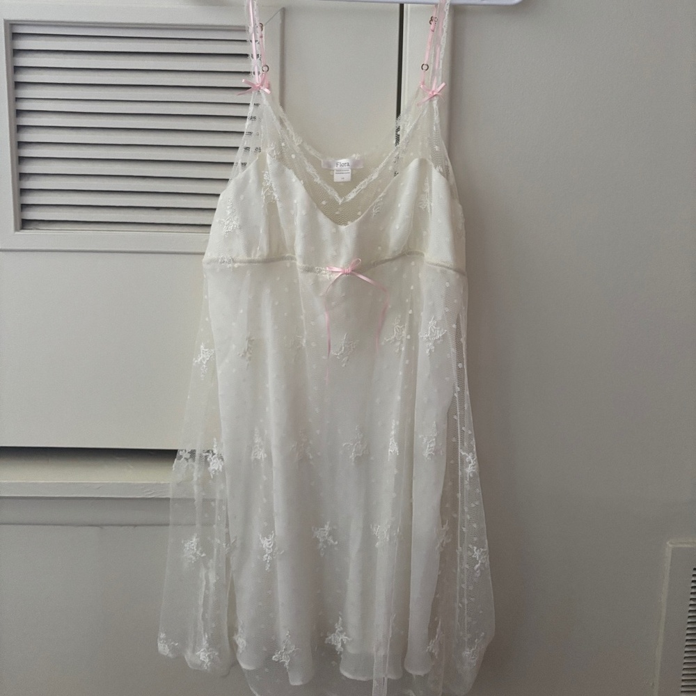Flora lace lingerie